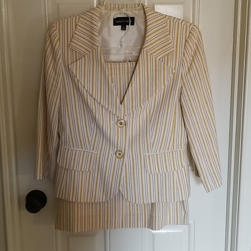 Beautiful Isabel & Nina 2pc suit.  Size 8.